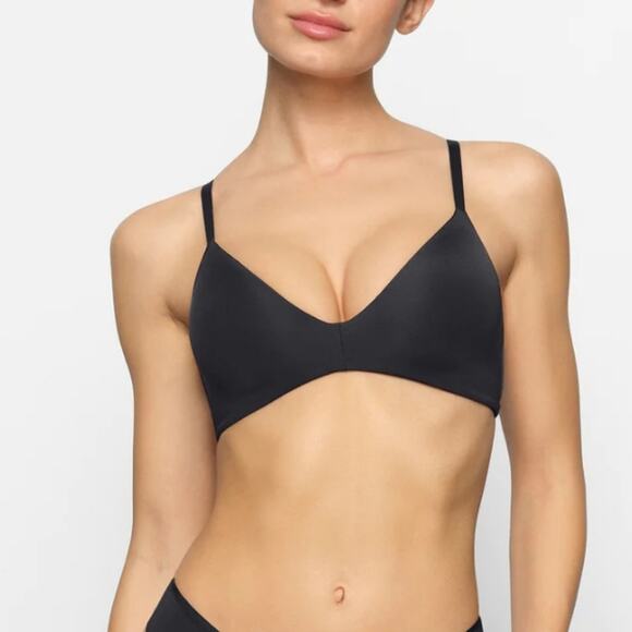 NEW Skims Black Onyx Wireless Lightly Lined Bra - Picture 2 of 11